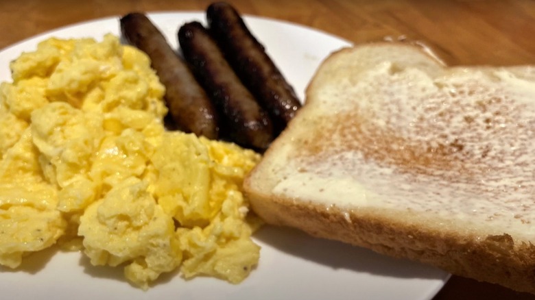 Campbelled eggs with sausages and toast