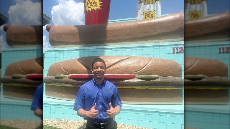 Pal's employee at store