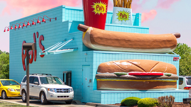 cars at Pal's drive-thru