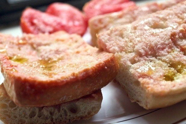 Pan con Tomate