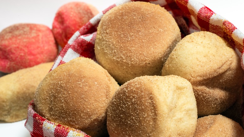 Close up of pandesal in cloth