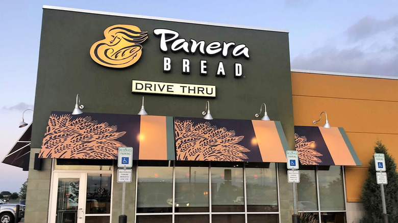 panera bread storefront