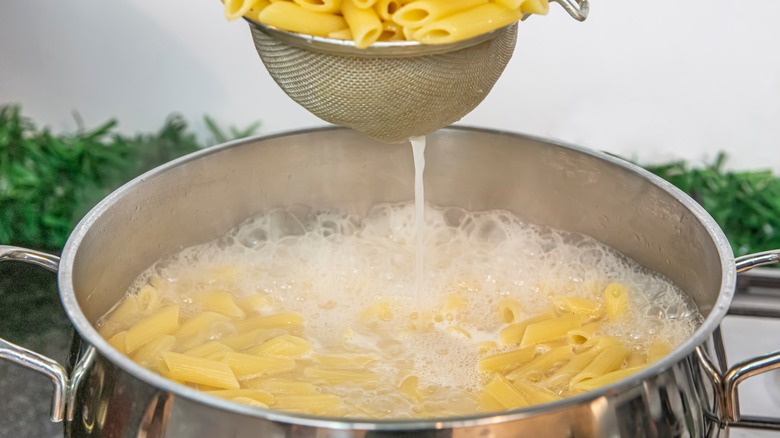 pasta boiling in water 