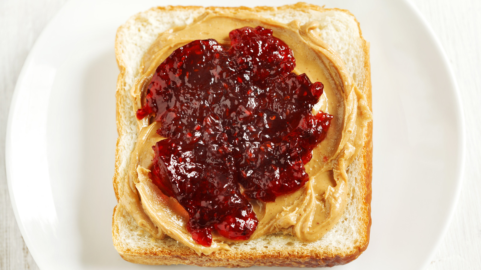 Peanut Butter And Jelly Sandwiches Really Boomed After WWII