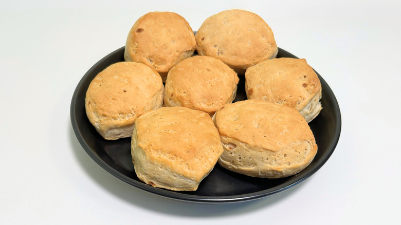 A plate of Pillsbury Grands! Poppin' Flavor Maple Biscuits