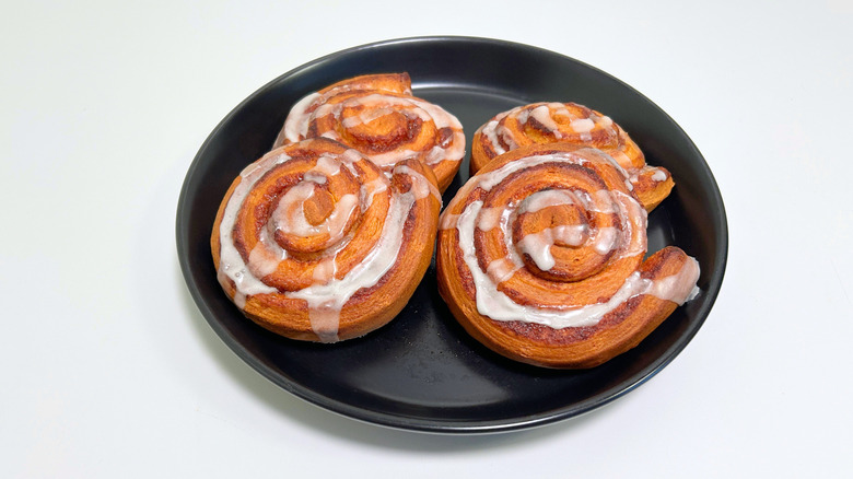 A plate of Pillsbury Grands! Poppin' Flavor Apple Fruit Rolls
