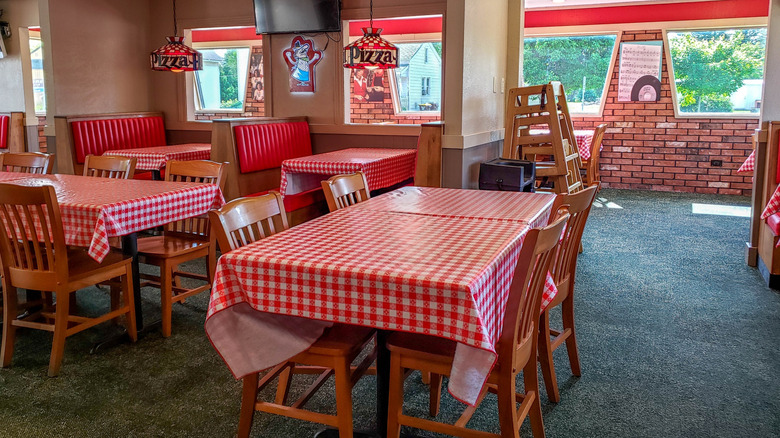 Pizza hut interior
