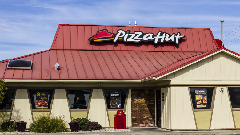 Outside of Pizza Hut