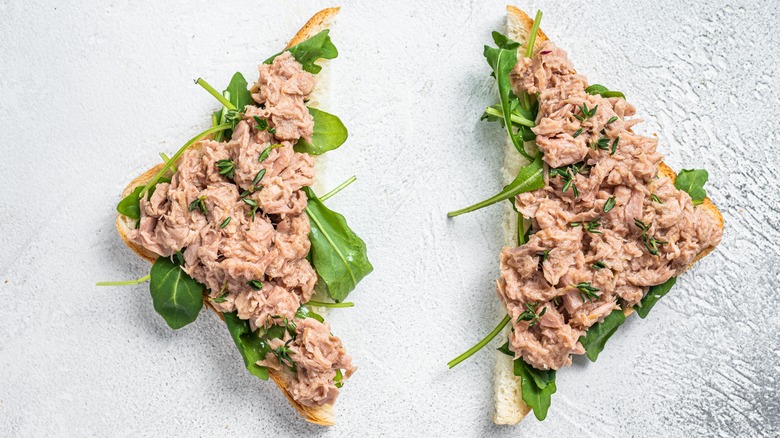 Tuna salad on bread