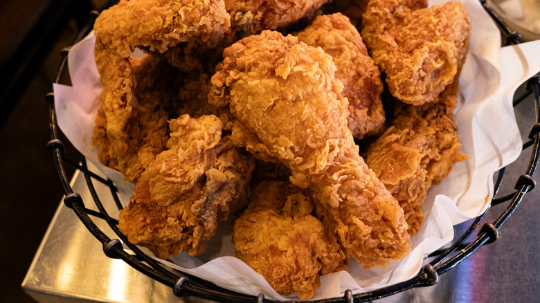 A basket of bone-in fried chicken pieces