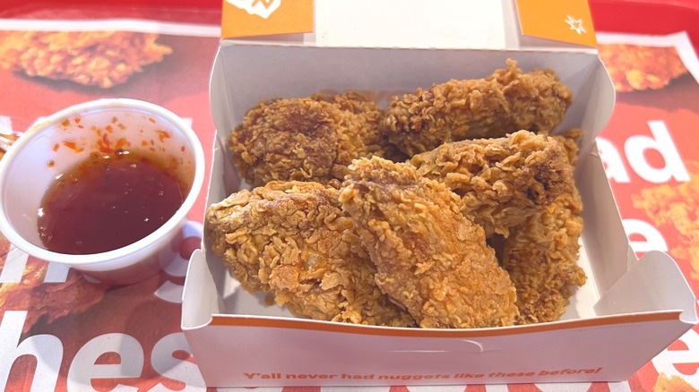 Popeyes wings and sauce