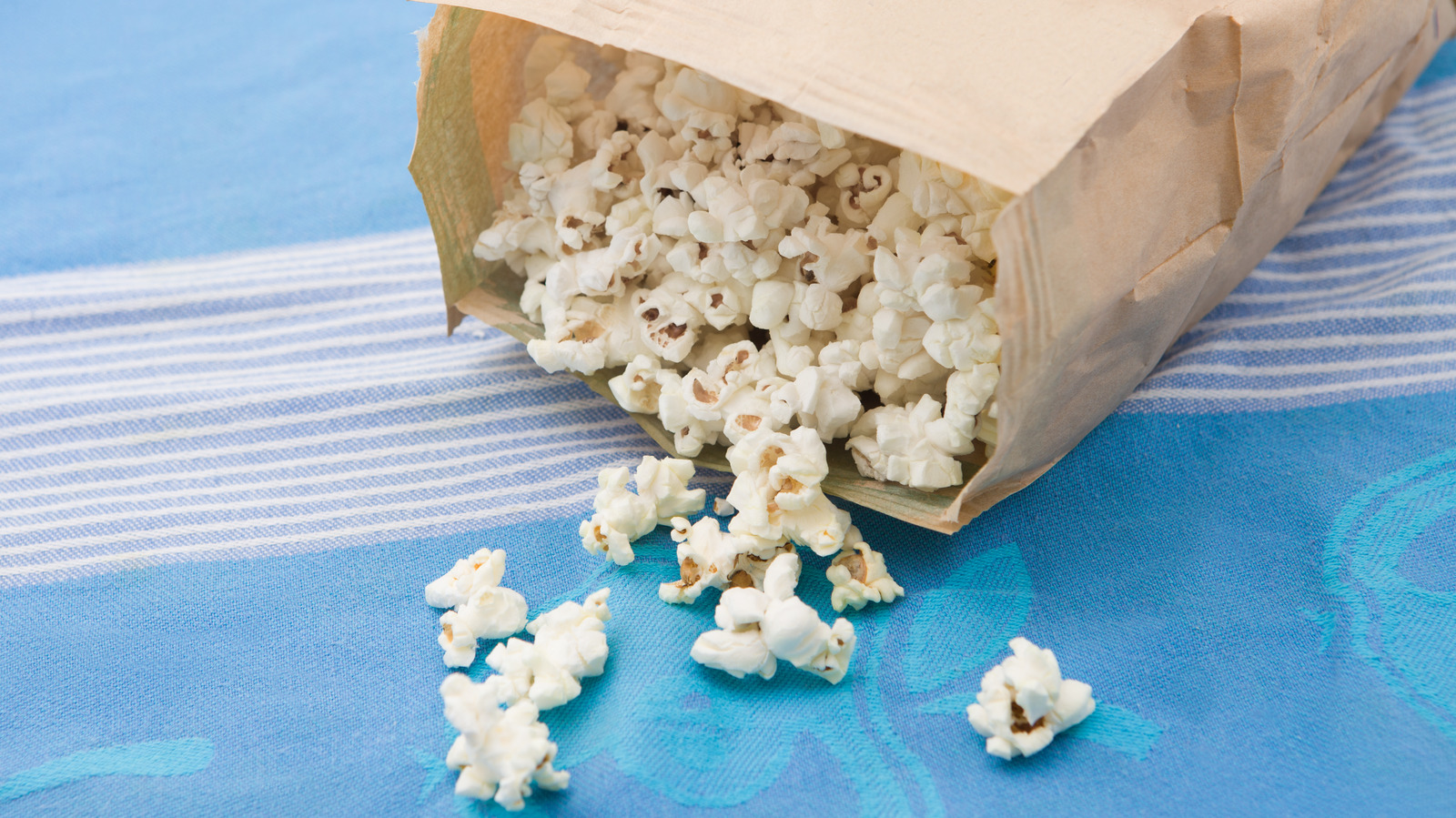 ‘Preheating’ The Microwave Is The Secret To Perfectly Fluffy Popcorn – The Daily Meal