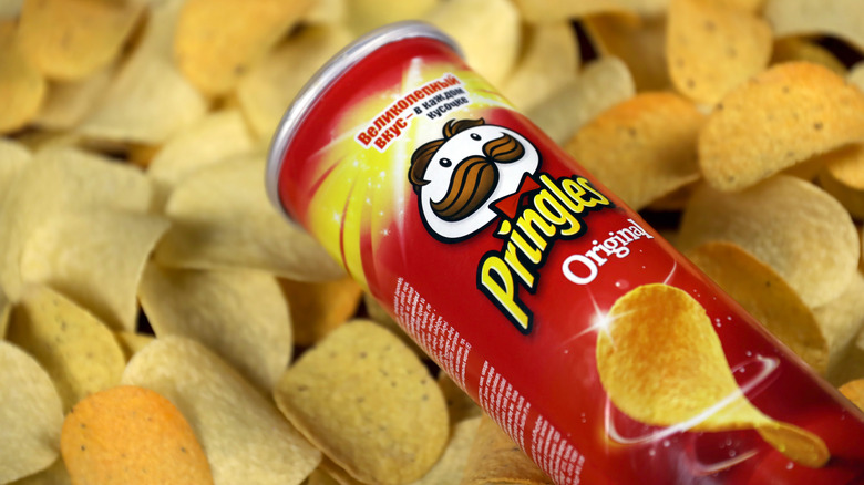 Pringles chips and can