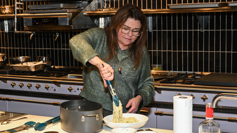 Rachael Ray cooking at live event