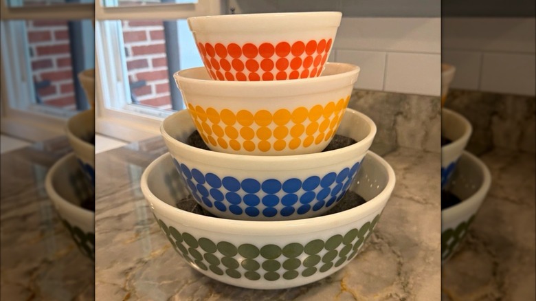 Four Pyrex dot mixing bowls stacked