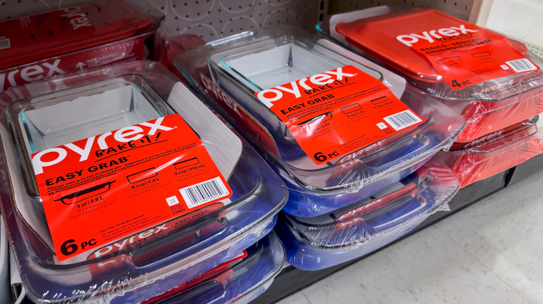 Modern pyrex baking dishes for sale, showing lower-case logo