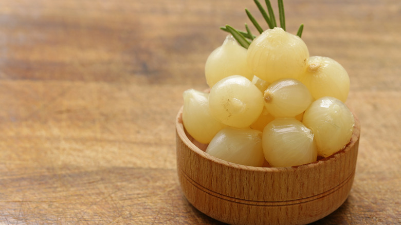 Pearl onions in wooden bowl