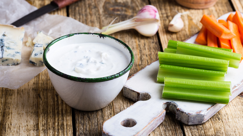 Blue cheese dip with veggies