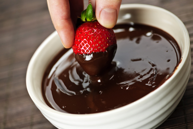 Easy homemade chocolate covered strawberries recipe for valentine's day - the daily meal