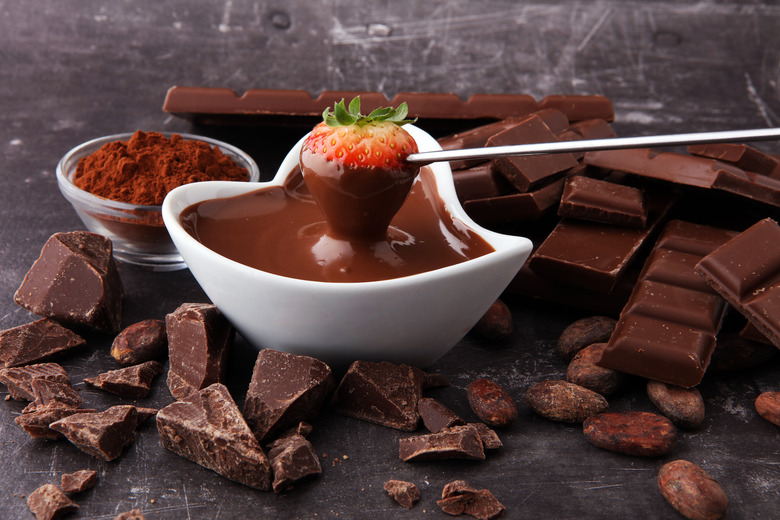 How to make the best homemade chocolate fondue recipe for Valentine's Day - The Daily Meal