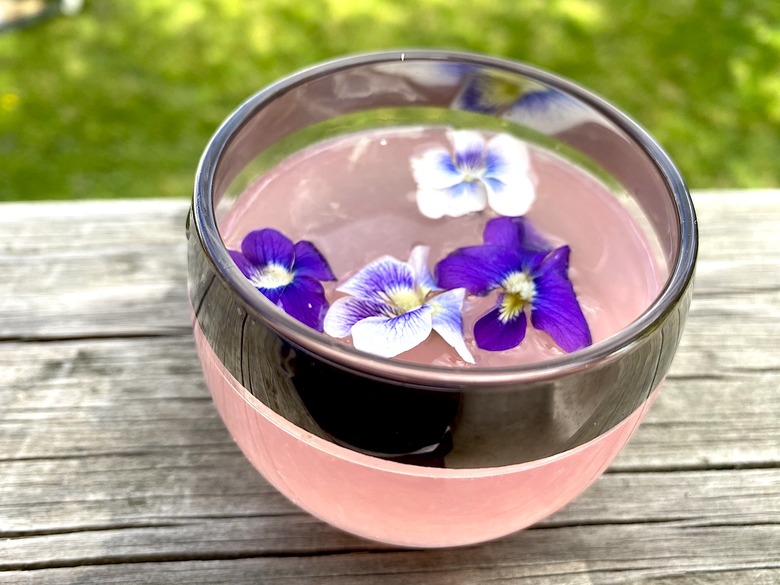 How to Make Violet Lemonade recipe - photo of bright pink violet lemonade with violets floating