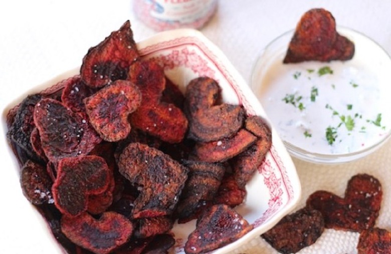 Red Beet Chips with Garlic Parsley Dip