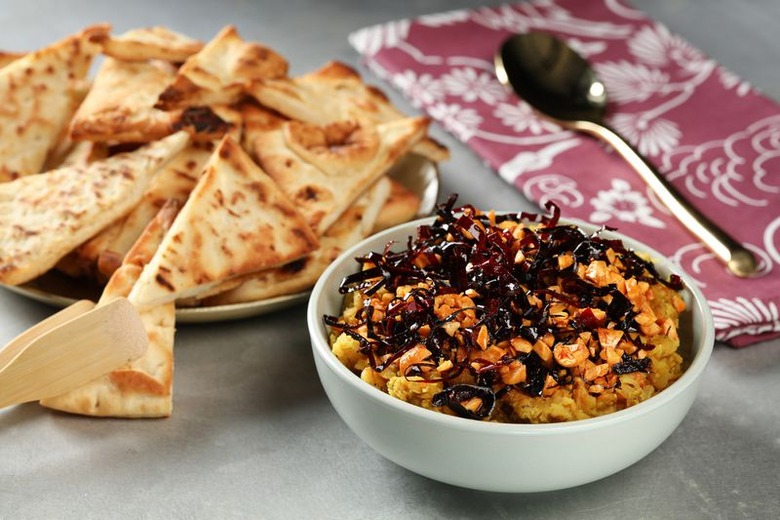 Naan wedges with red lentil and peanut dip. (Abel Uribe / Chicago Tribune)