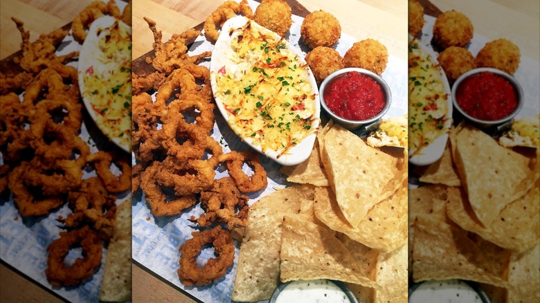 Joe's Crab Shack Classic Sampler on table.