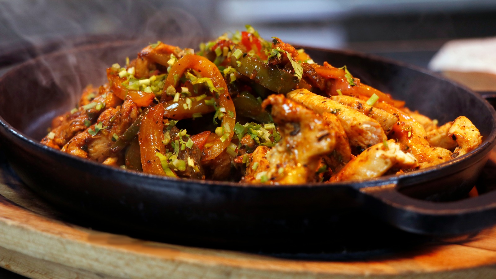 Restaurant Fajita 'Sizzle' Was A Fallacy All Along, And We're Devastated