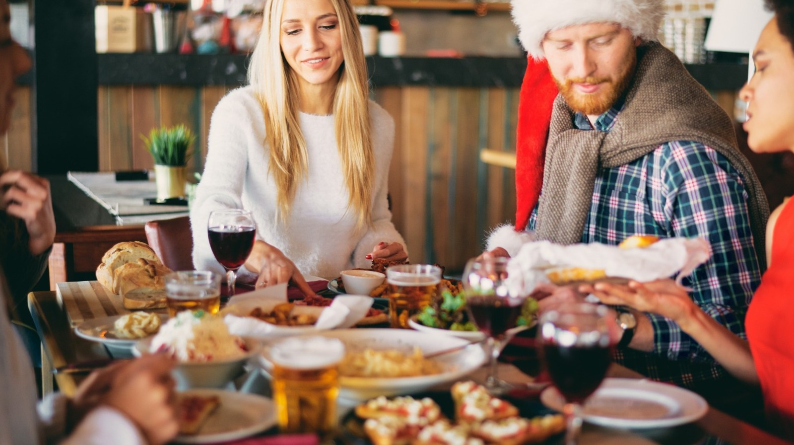 Restaurants That Celebrate The Holidays 2022 With Seasonal Meals