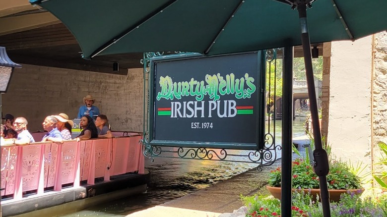 Durty Nelly's River Walk signage