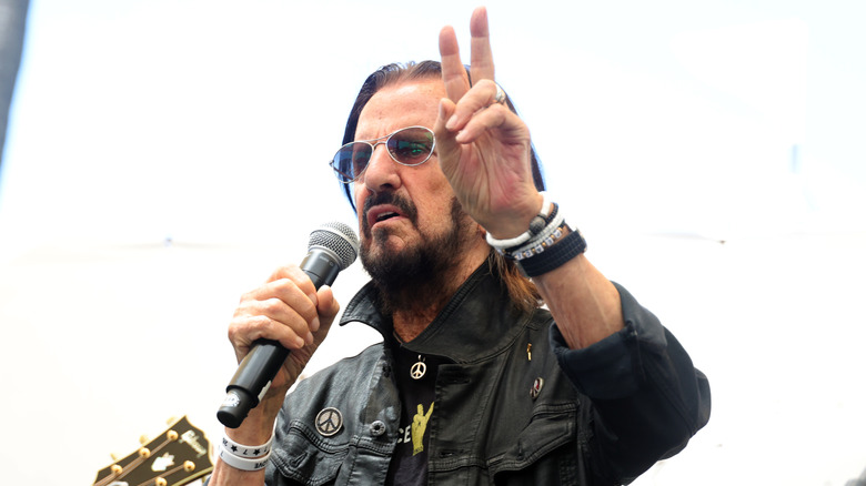 Ringo Starr showing peace sign