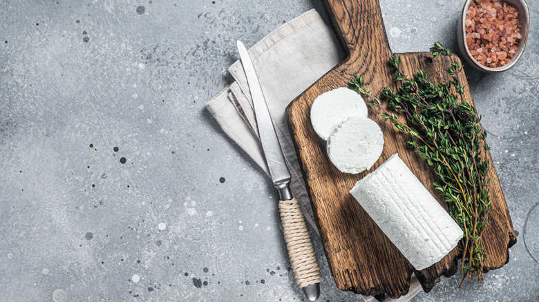 sliced goat cheese