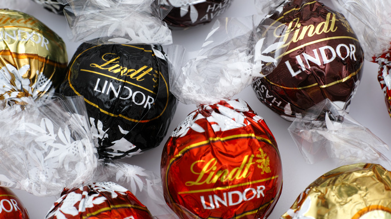 Close up of Lindt Lindor truffles