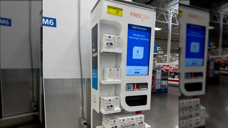 The Freeosk machine at Sam's Club offering free lens wipes