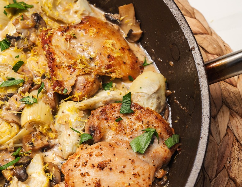 Chicken thighs with artichokes and lemon cream