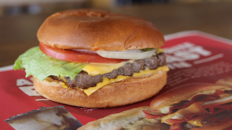 A Wendy's cheeseburger on a tray.