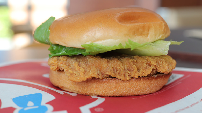 A closeup of a crispy chicken sandwich on a Wendy's tray.