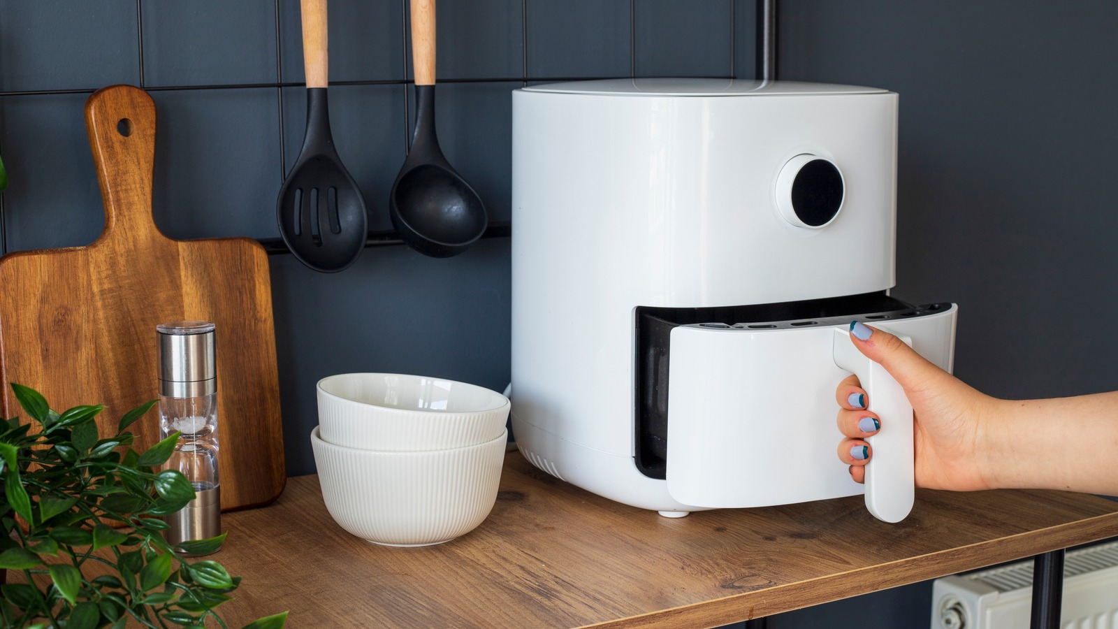 Seriously, Clean Your Air Fryer Between Each Use - Vimarsana News