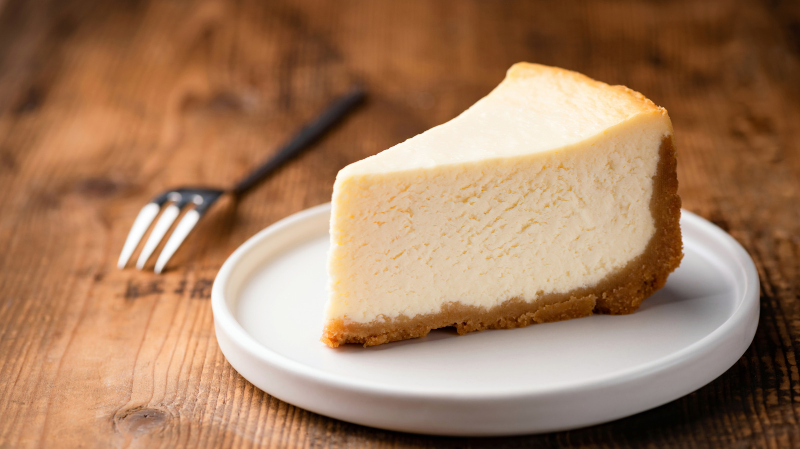 FoodWireDaily — Shoppers Say This Grocery Chain's Cheesecake Is Worth Every Penny
