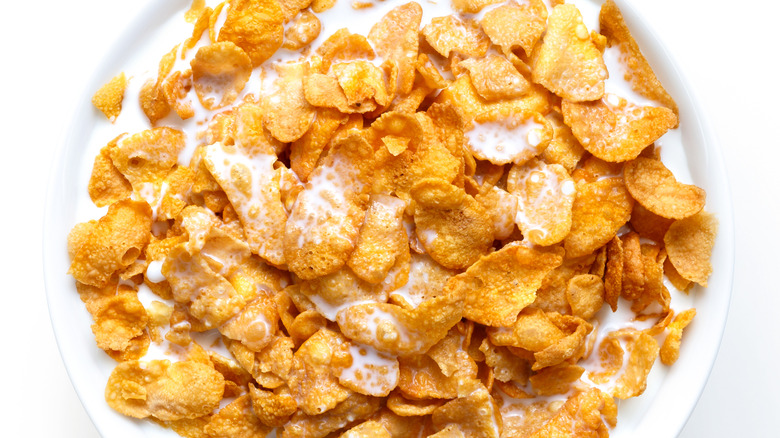 Cornflake cereal with milk