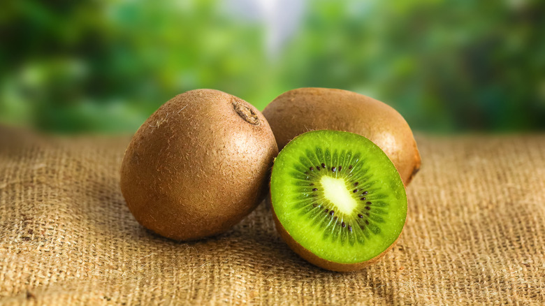 Kiwi fruits, whole and cut