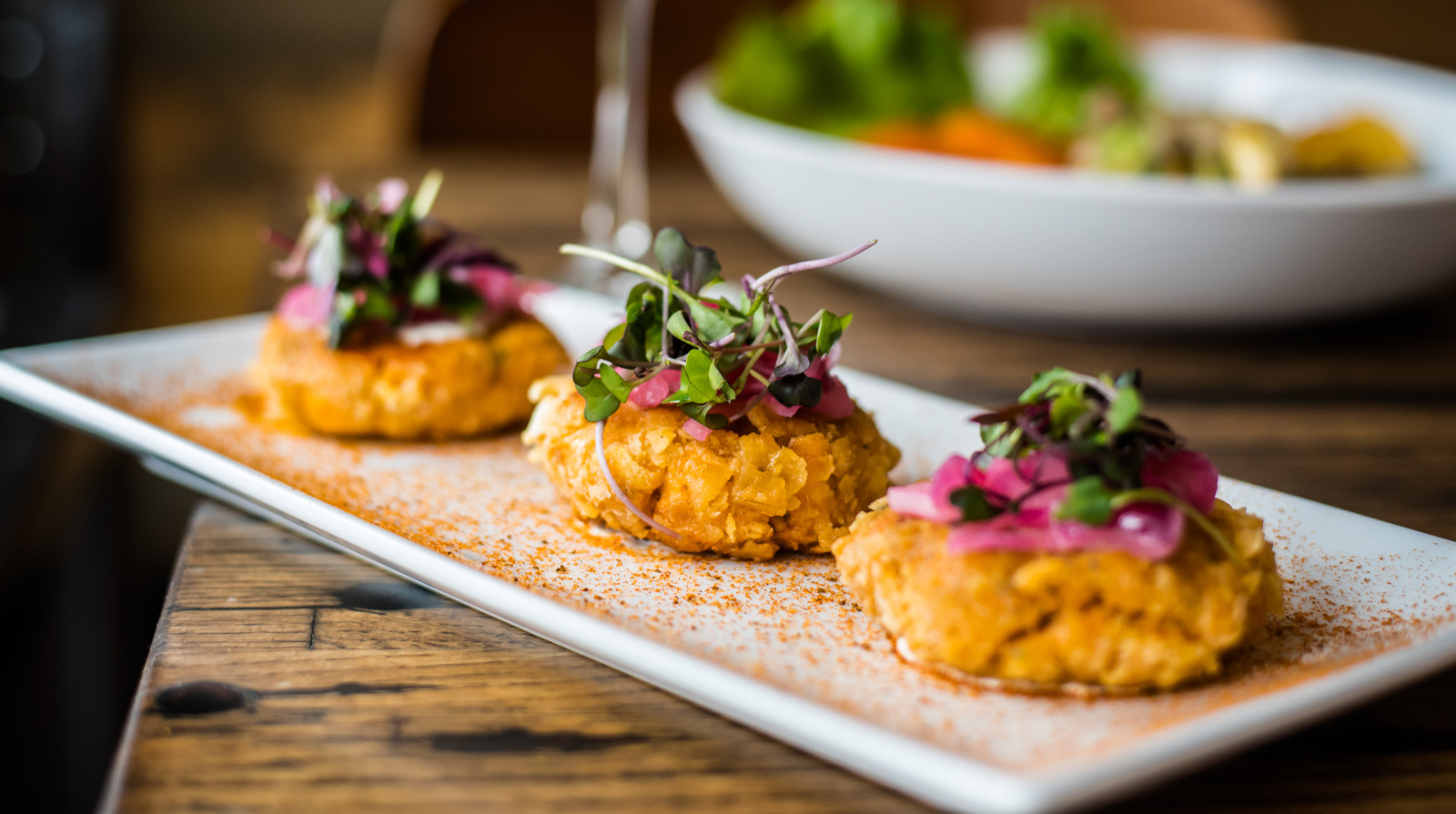 Should You Fry Crab Cakes In Butter Or Oil?