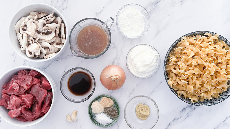 slow-cooker beef stroganoff ingredients 