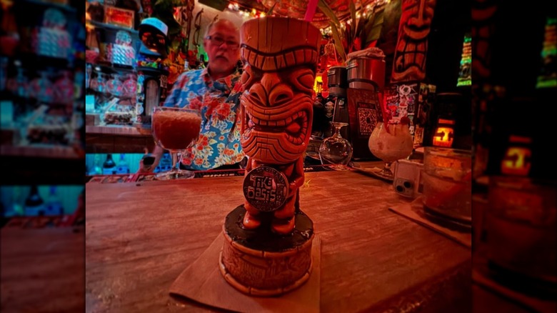 Tiki statue on bar in Tiki-Ti