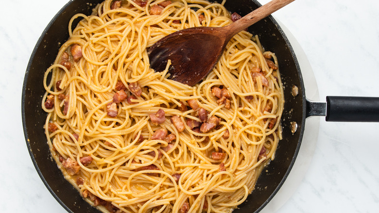 spaghetti carbonara in pan 