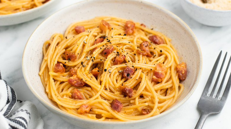 spaghetti pasta carbonara in dish 