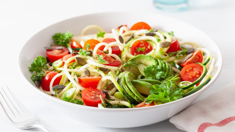 Cold spaghetti salad with tomatoes