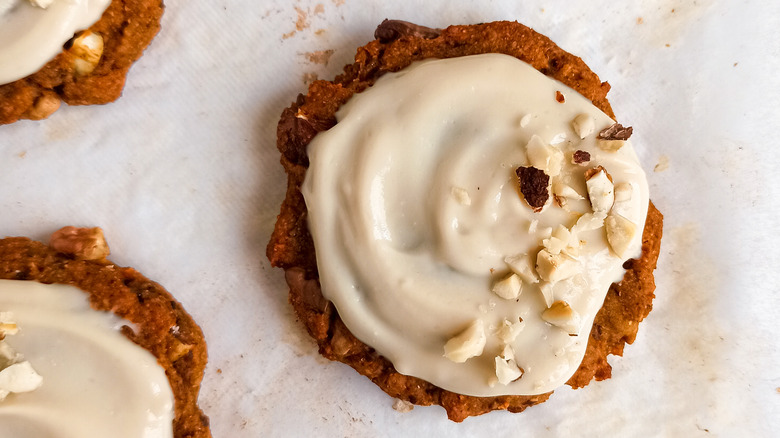 carrot cake cookie with frosting
