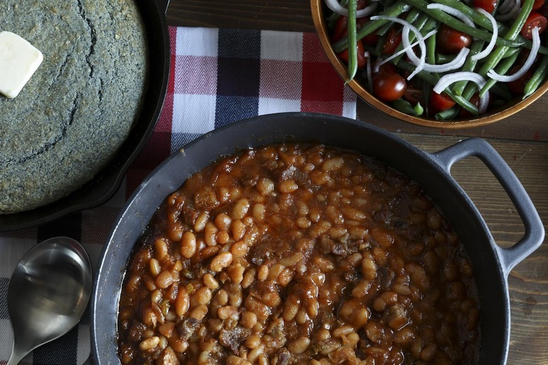 Spicy bacon and black pepper baked beans